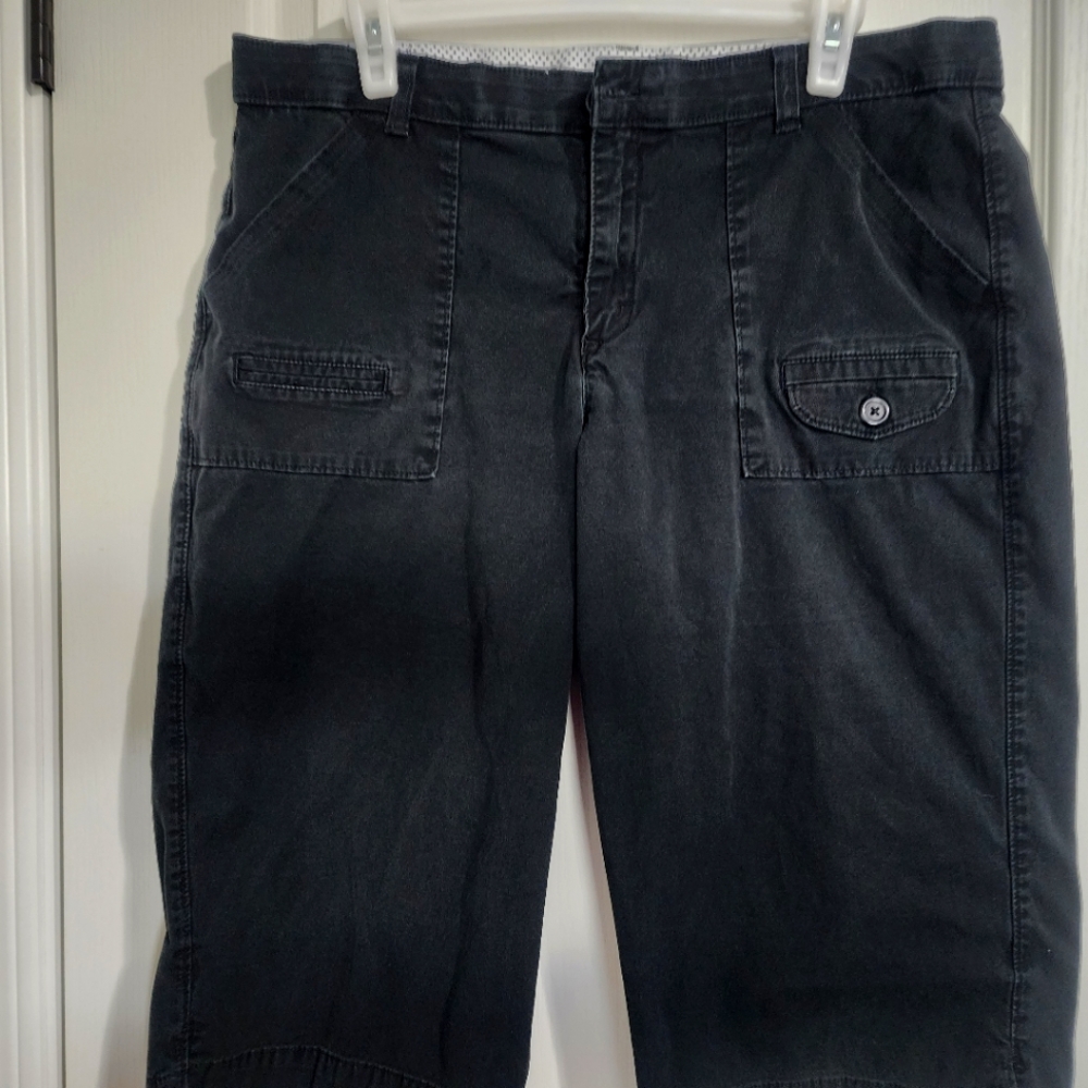 Black Lee Capri